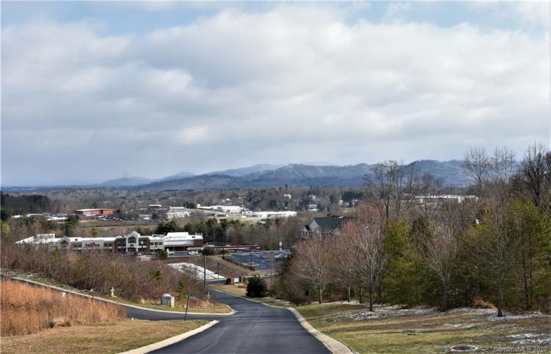 Property image 3 at 19 Rotunda Circle, Asheville, NC 28806