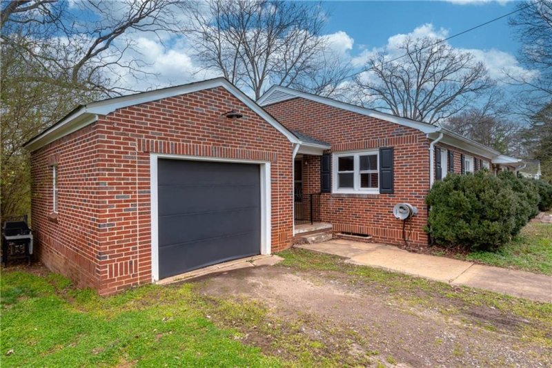 Property image 2 at 106 31st Avenue, Hickory, NC 28601