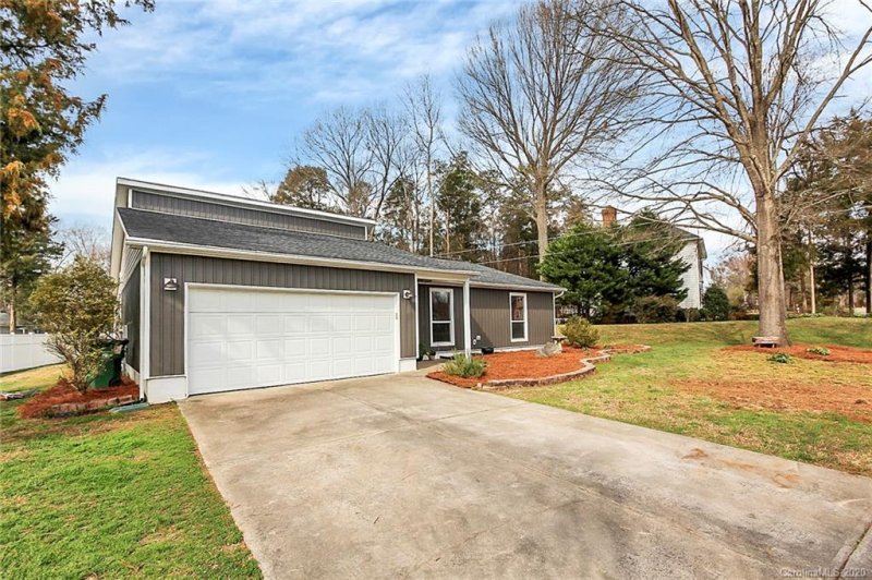 Property image 2 at 7306 Sheffingdell Drive, Charlotte, NC 28226