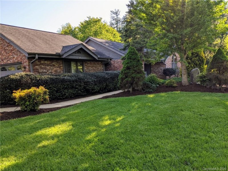 Property image 2 at 2000 Plum Tree Lane, Hendersonville, NC 28739