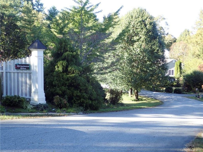 Property image 2 at 99999 Apple Meadow Court, Hendersonville, NC 28739