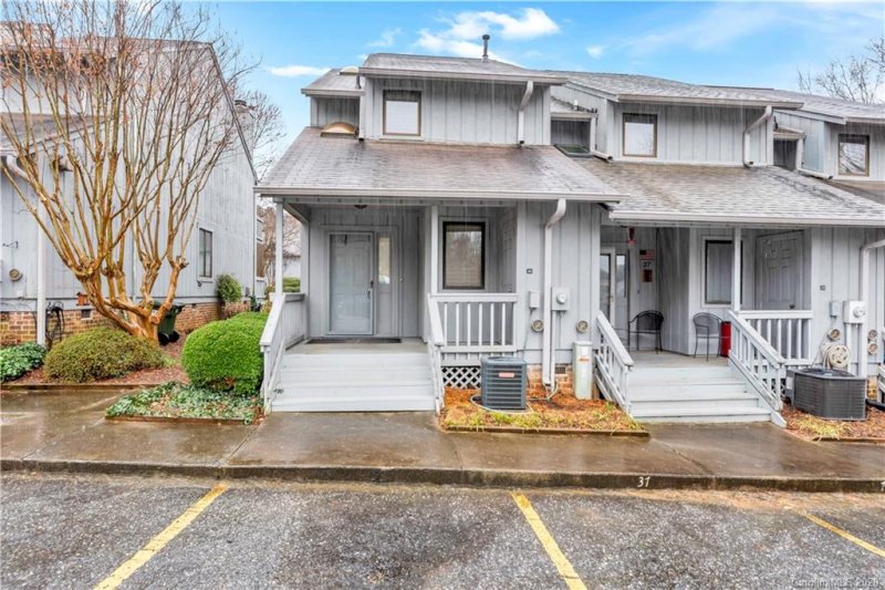 Property image 2 at 100 Willow Run Drive, Gastonia, NC 28056