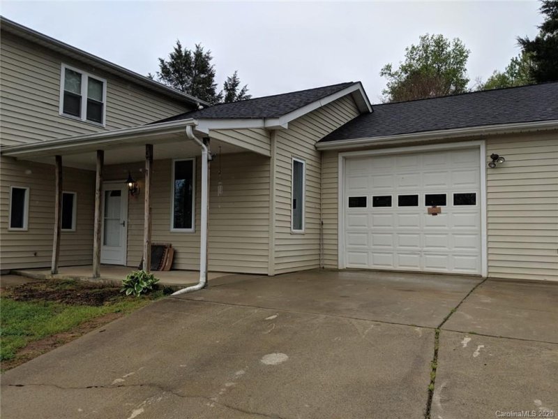 Property image 2 at 174 Crystal Circle, Mooresville, NC 28117