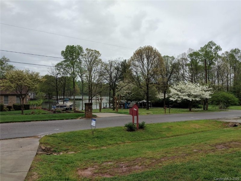 Property image 4 at 174 Crystal Circle, Mooresville, NC 28117