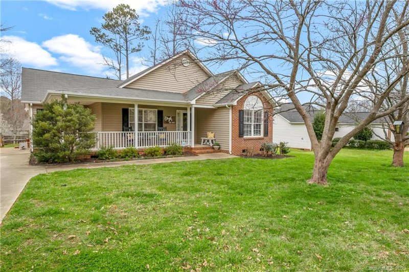 1009 White Water Circle