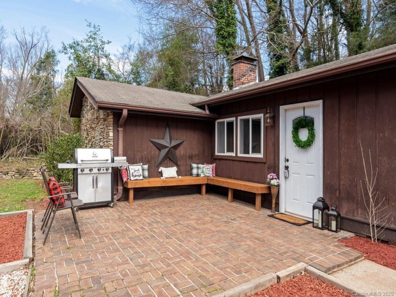 Property image 2 at 2409 E Morningside Drive, Hendersonville, NC 28791