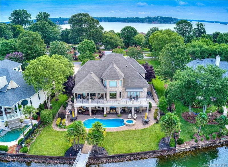 3475 Governors Island Drive