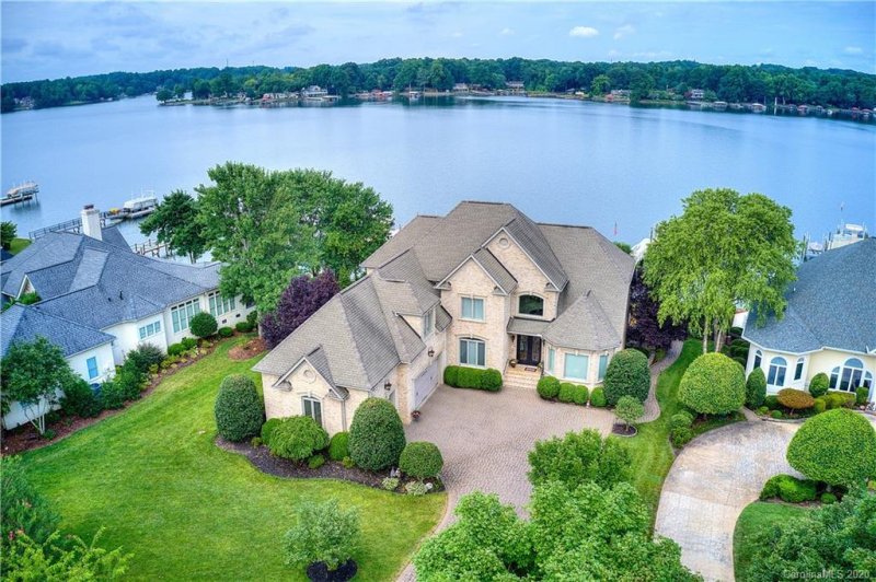 Property image 2 at 3475 Governors Island Drive, Denver, NC 28037