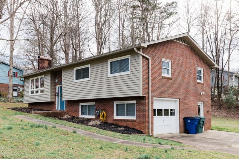 Property image 2 at 305 Parlier Avenue, Conover, NC 28613