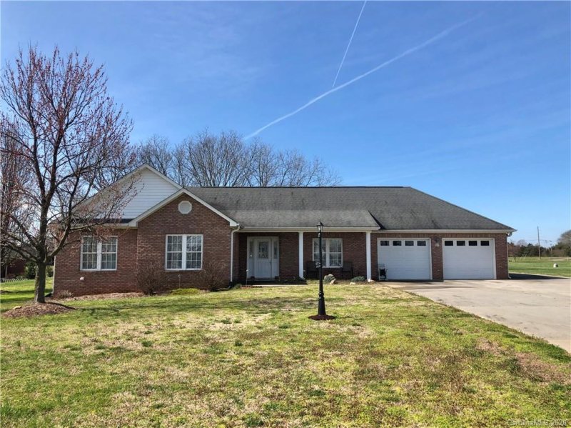 1011 Walnut Springs Court