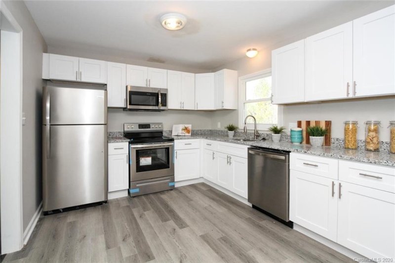 Property image 5 at 146 Short Hills Drive, Charlotte, NC 28217