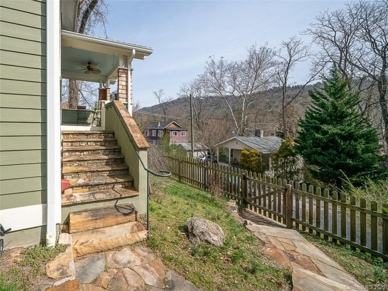 Property image 2 at 105 Madison Avenue, Asheville, NC 28801