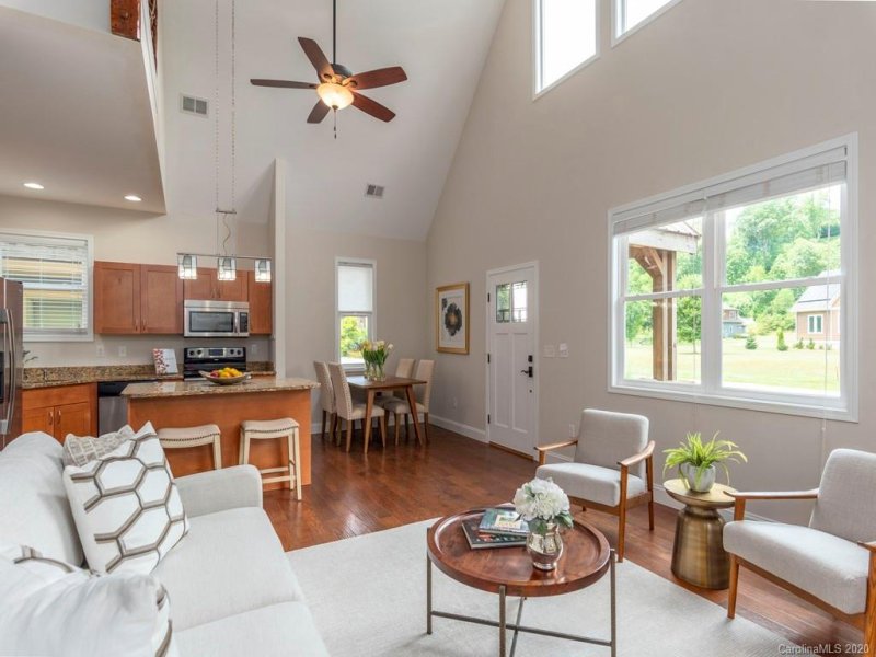 Property image 3 at 15 Destination Drive, Asheville, NC 28806