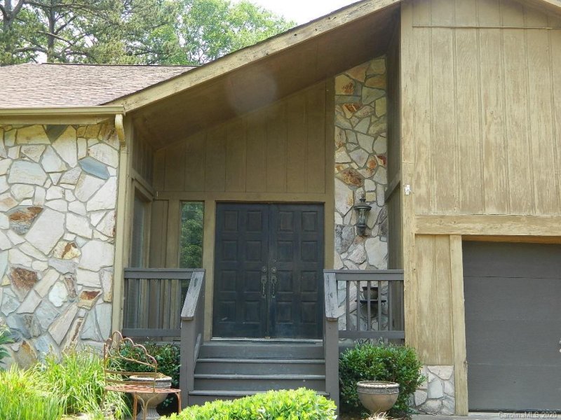 Property image 2 at 142 Creek Valley Drive, Charlotte, NC 28270