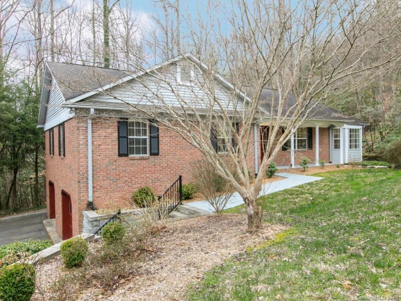 Property image 2 at 505 Hunters Glen Lane, Hendersonville, NC 28739