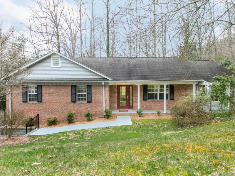 Property image 3 at 505 Hunters Glen Lane, Hendersonville, NC 28739