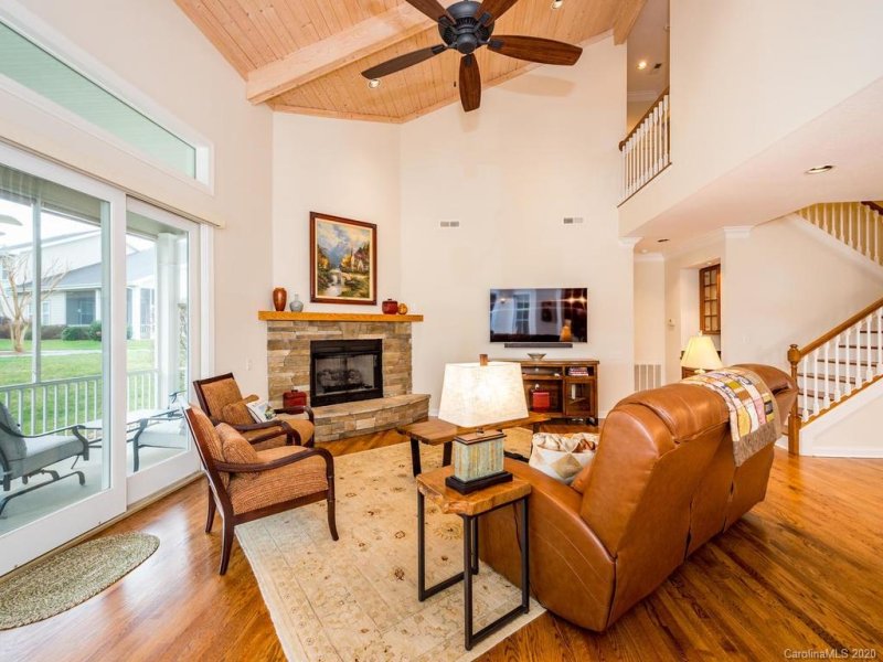 Property image 4 at 224 Towne Place Drive, Hendersonville, NC 28792