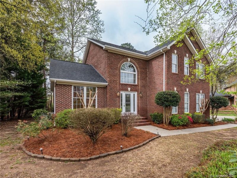 1595 Summit View Drive