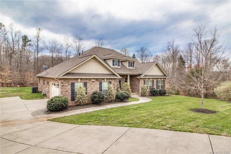 Property image 3 at 223 Mills Plantation Circle, Troutman, NC 28166