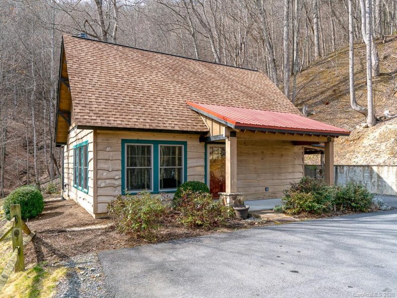 Property image 3 at 15 Miners Trace, Burnsville, NC 28714