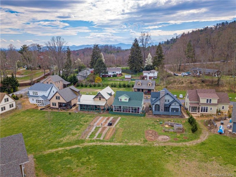 Property image 4 at 9 Verde Drive, Asheville, NC 28806