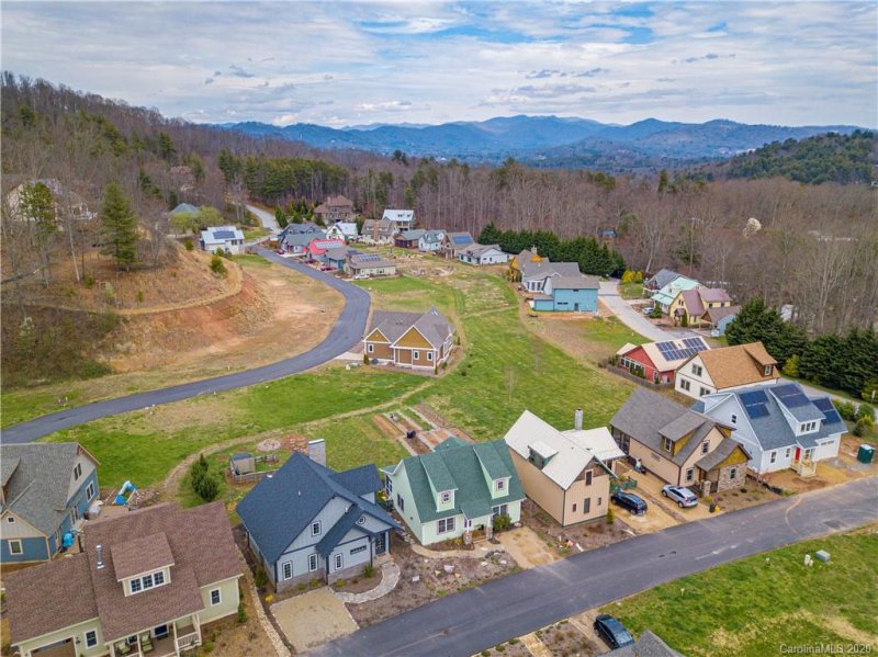 Property image 5 at 9 Verde Drive, Asheville, NC 28806