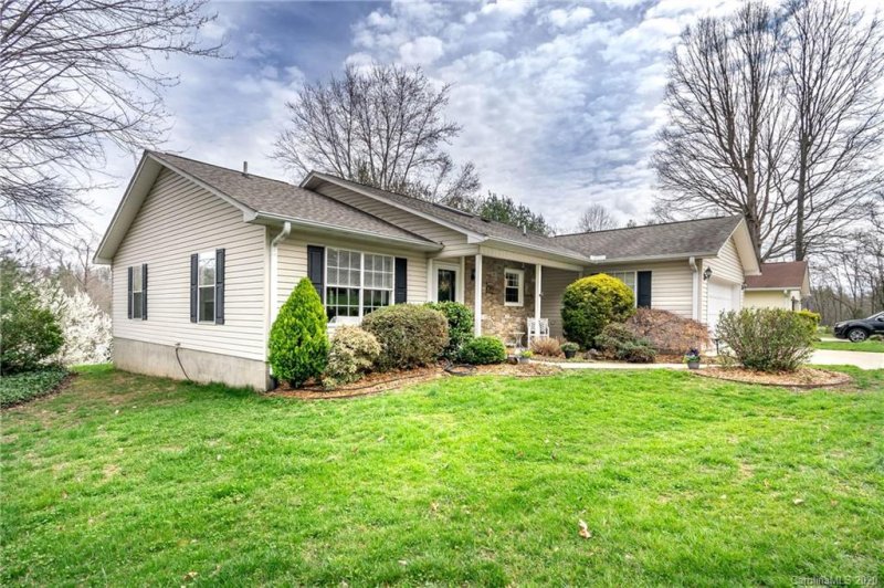 Property image 2 at 655 New Village Drive, Hendersonville, NC 28791