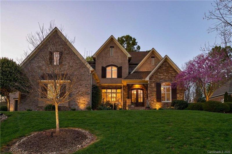 Property image 2 at 2407 Island Lake Drive, Charlotte, NC 28214