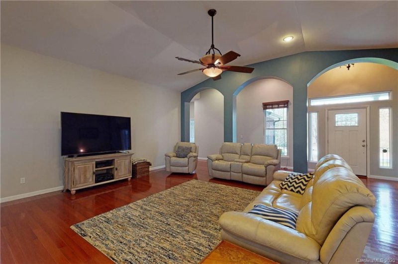 Property image 3 at 4301 Middle Stream Road, Charlotte, NC 28213