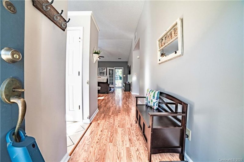 Property image 4 at 635 Oakbluff Circle, Charlotte, NC 28216