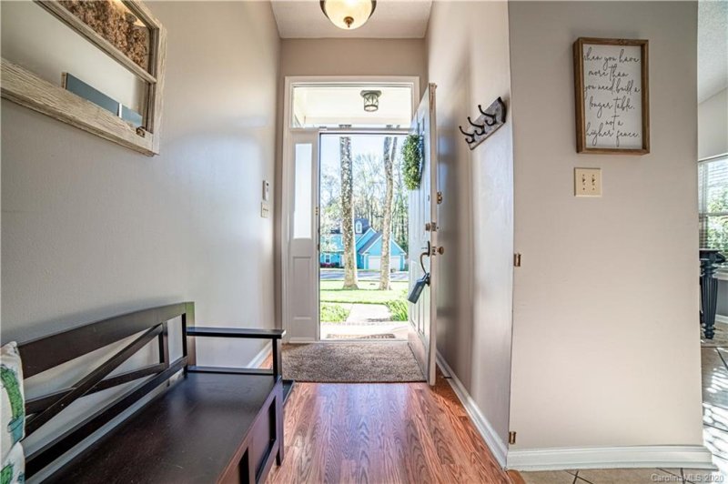 Property image 5 at 635 Oakbluff Circle, Charlotte, NC 28216