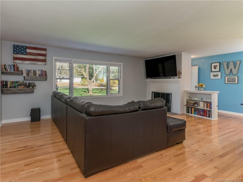 Property image 5 at 280 Crabapple Hill Lane, Hendersonville, NC 28792