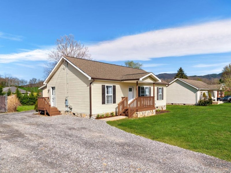 Property image 2 at 121 James Street, Clyde, NC 28721