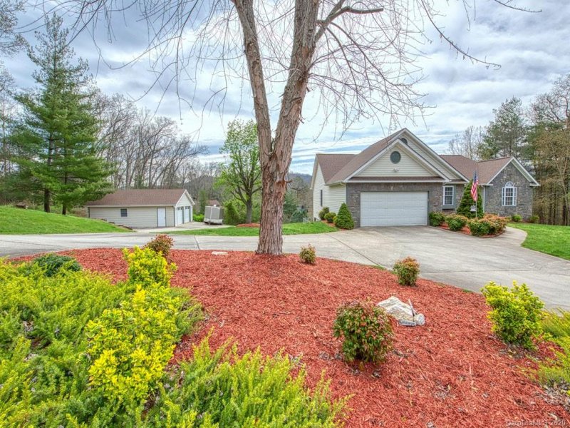 Property image 2 at 208 Oak Ridge Drive, Clyde, NC 28721