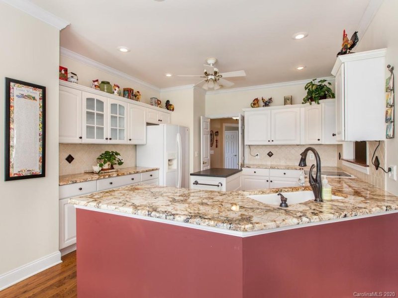 Property image 3 at 74 Classic Oaks Circle, Hendersonville, NC 28792