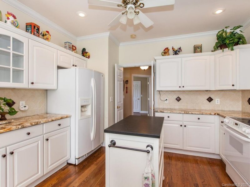 Property image 5 at 74 Classic Oaks Circle, Hendersonville, NC 28792