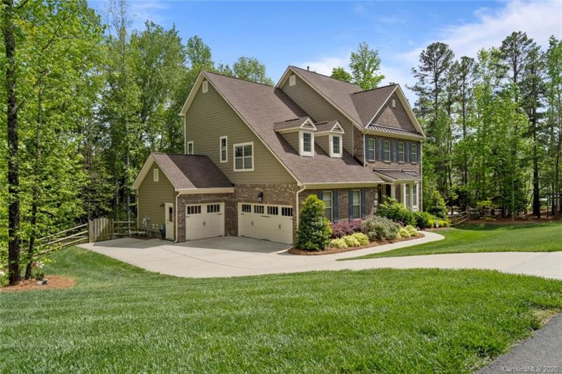 Property image 2 at 560 Oak Forest Lane, Fort Mill, SC 29715