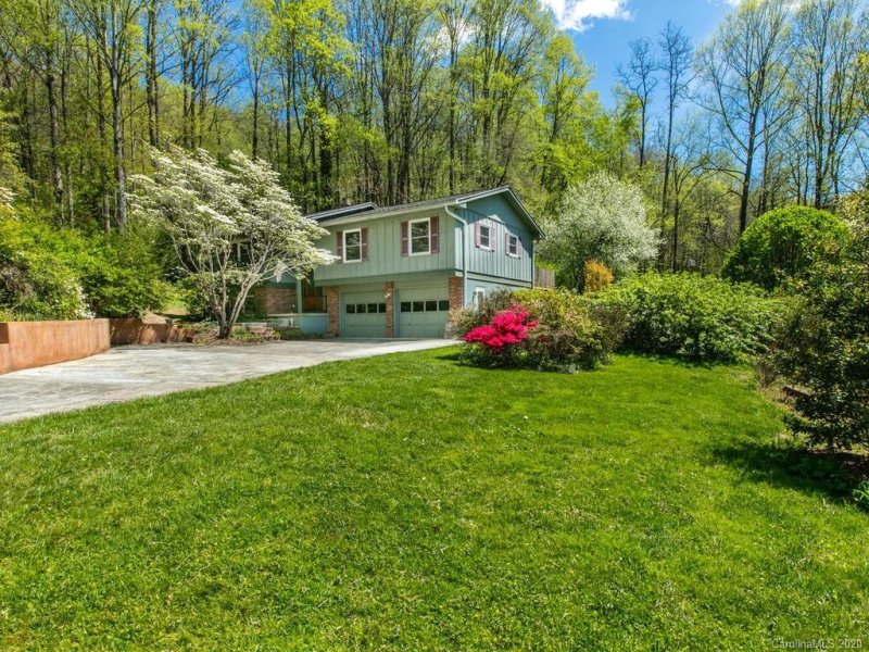 Property image 2 at 25 Tuckaway Drive, Asheville, NC 28803