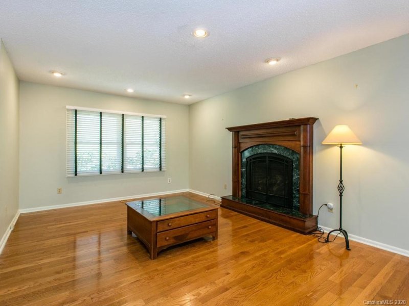 Property image 4 at 25 Tuckaway Drive, Asheville, NC 28803