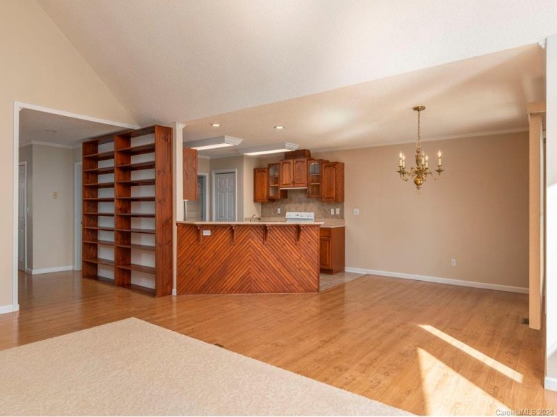 Property image 5 at 6 Silverstone Drive, Asheville, NC 28805