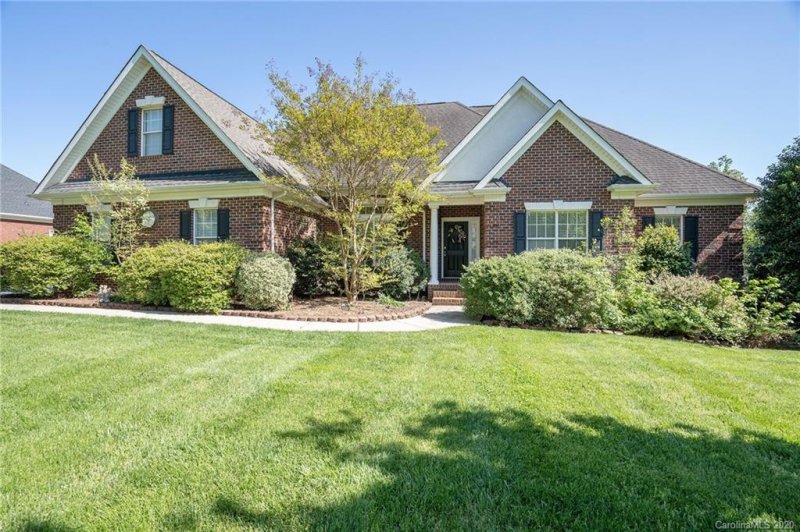 Property image 2 at 136 Eaglecrest Drive, Matthews, NC 28104