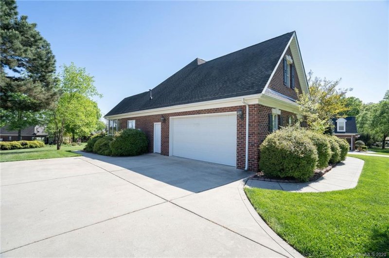 Property image 3 at 136 Eaglecrest Drive, Matthews, NC 28104