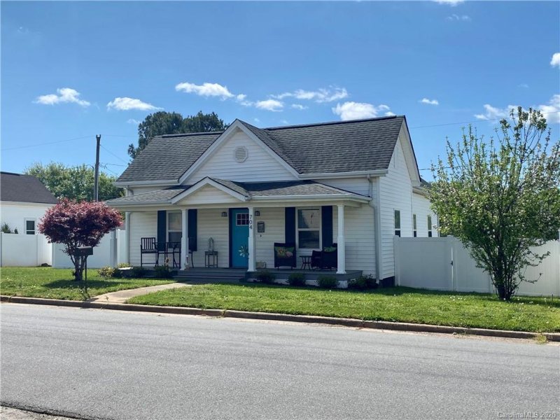Property image 2 at 704 Brook Street, Belmont, NC 28012