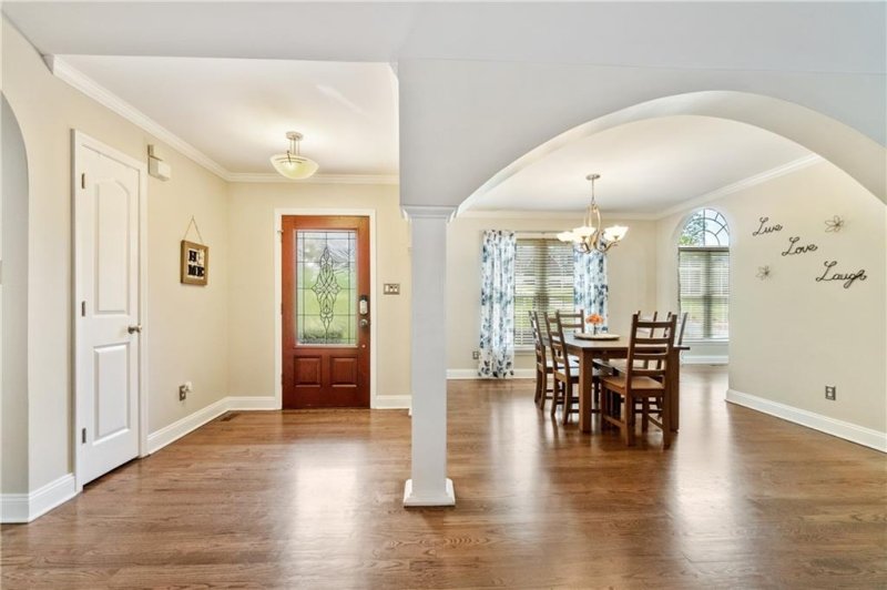 Property image 3 at 1534 Brookstone Drive, Hickory, NC 28602