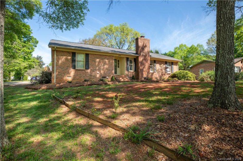 849 Hillcroft Place