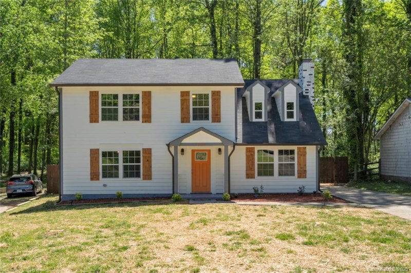 Property image 2 at 7324 Rockwood Forest Lane, Charlotte, NC 28212