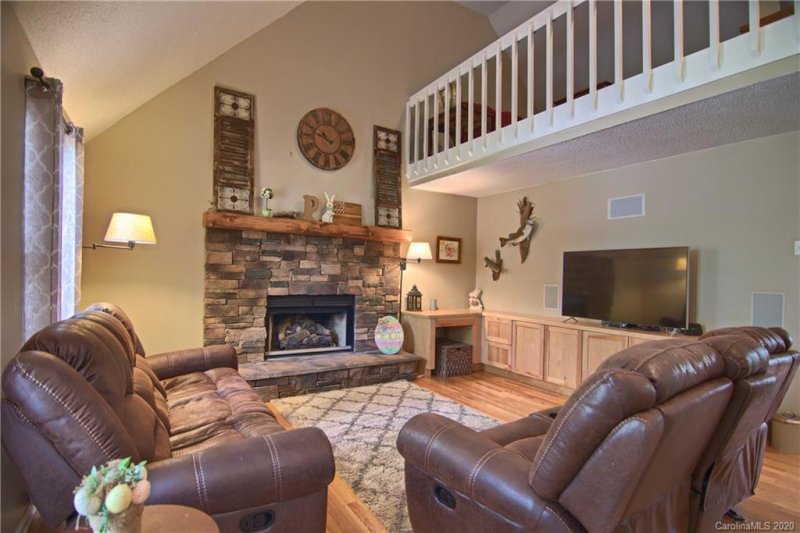 Property image 4 at 221 Pine Cove Lane, Hendersonville, NC 28739