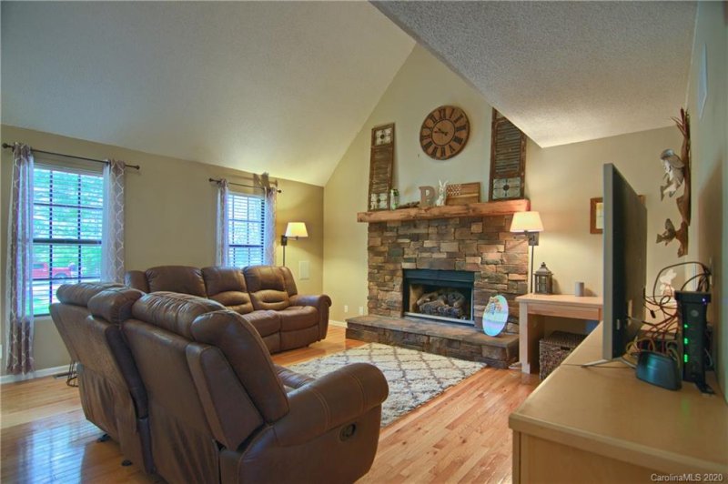 Property image 5 at 221 Pine Cove Lane, Hendersonville, NC 28739