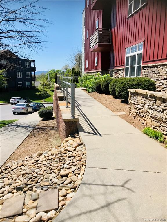 Property image 2 at 400 Skyloft Drive, Asheville, NC 28801