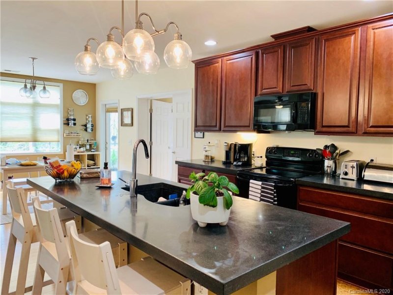 Property image 5 at 400 Skyloft Drive, Asheville, NC 28801